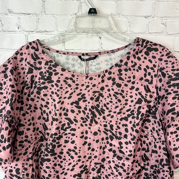 BloomChic Pink Leopard Crew Neck Ruffle Tiered Sleeve Blouse Plus Size 1X - Picture 4 of 6